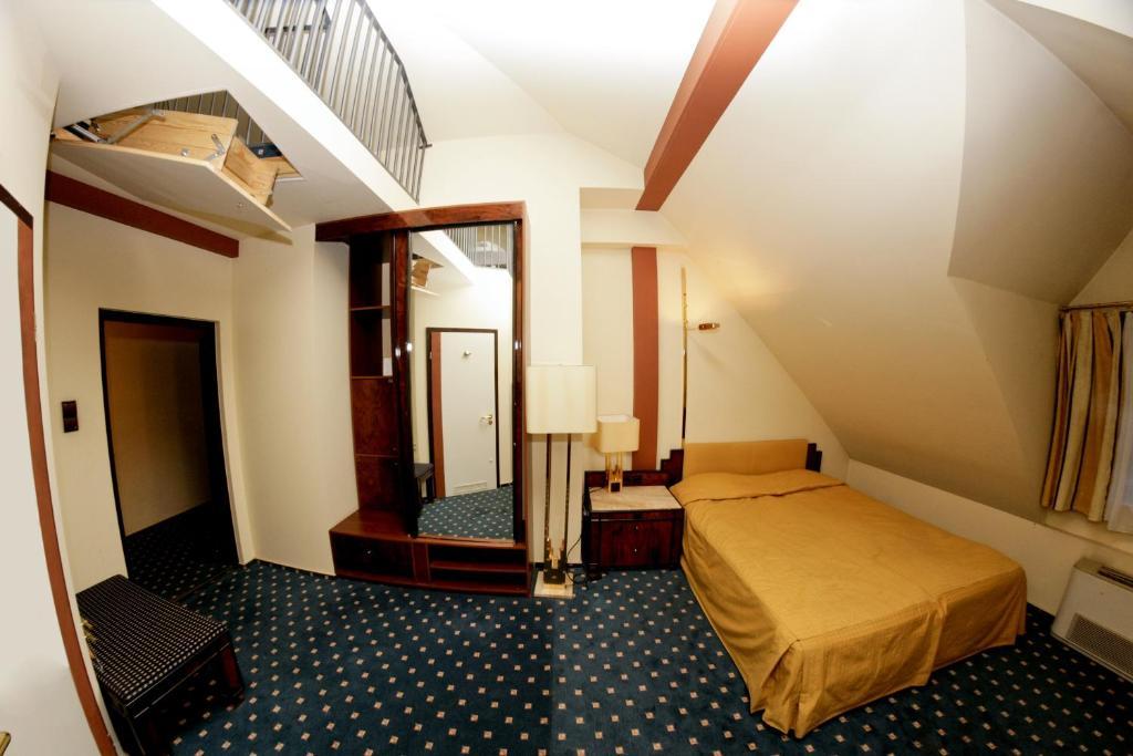 טארנאו Hotel Podzamcze מראה חיצוני תמונה