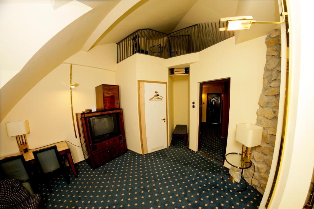 טארנאו Hotel Podzamcze מראה חיצוני תמונה
